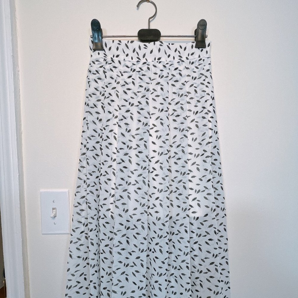 LEAF PATTERNED FLOWY MAXI SKIRT